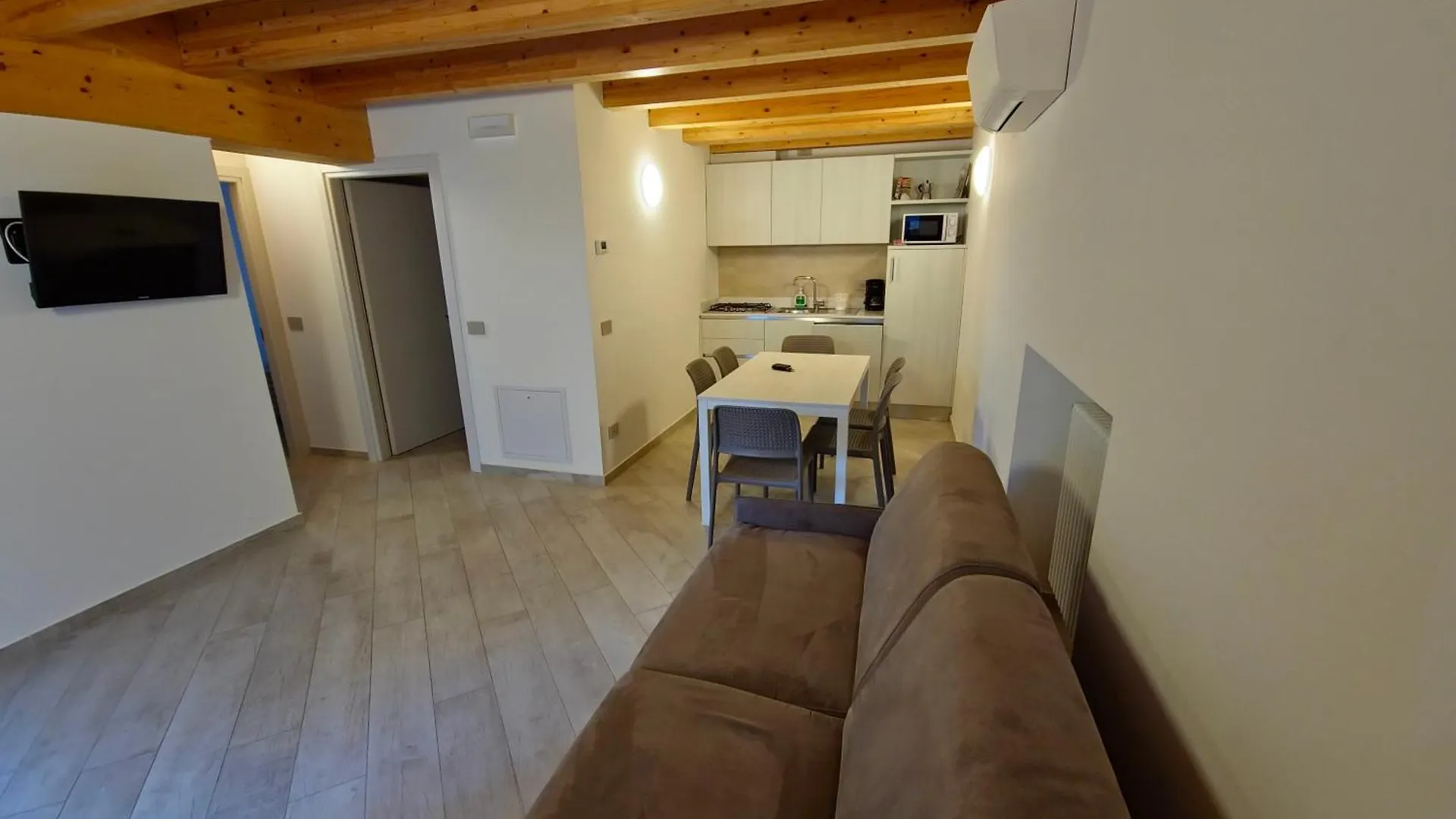 أسينزا دي برينزون Casa Antico Borgo - Appartamento 1 إيطاليا